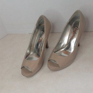 CANDIES    Beige patent peep toe platform